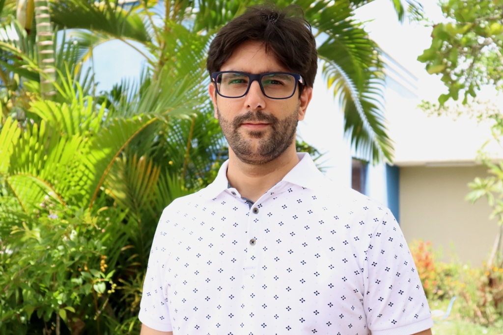Professor Diego Moura Tanajura alerta que ampla circulação do vírus é cenário ideal para ocorrência de mutações. Foto: Josafá Neto/Rádio UFS