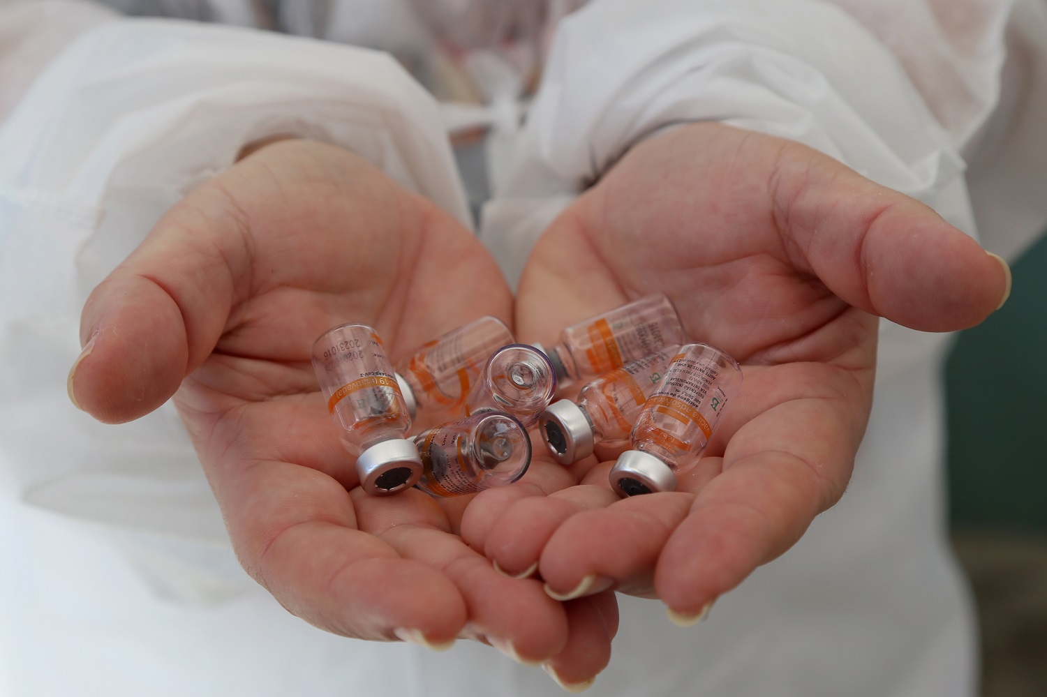 A primeira dose da vacina foi aplicada na equipe em janeiro