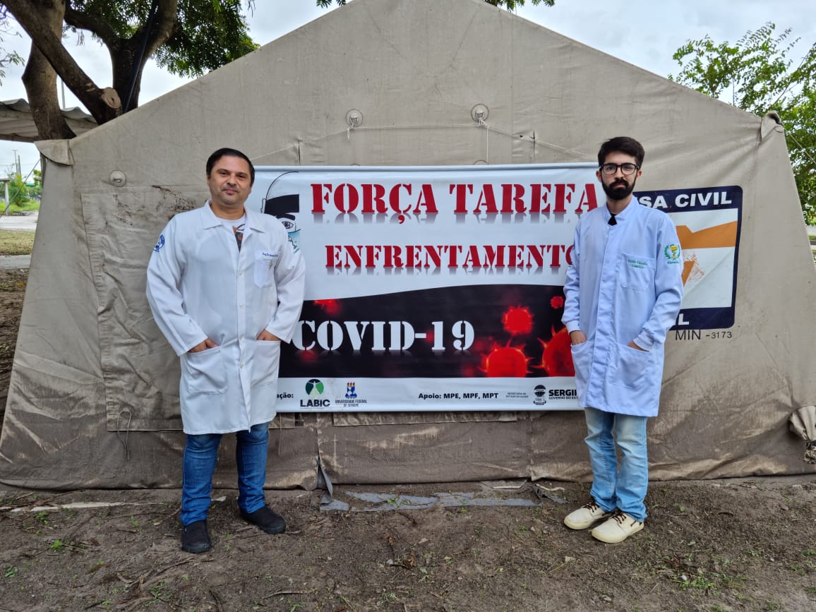 Lysandro Borges (esq.) e Pablo Valadares são membros da Força-Tarefa Covid-19 da UFS. (foto: Arquivo pessoal/Lysandro Borges)